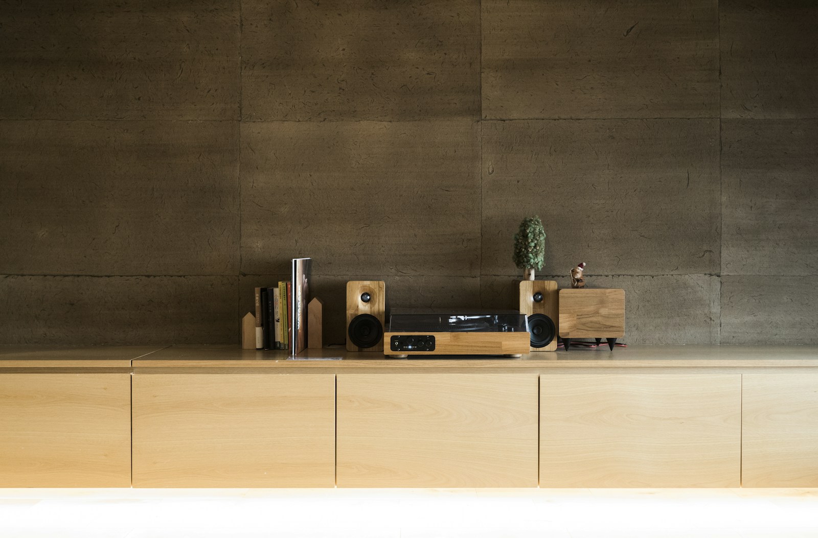 A turntable and speakers on a credenza — stock photograph