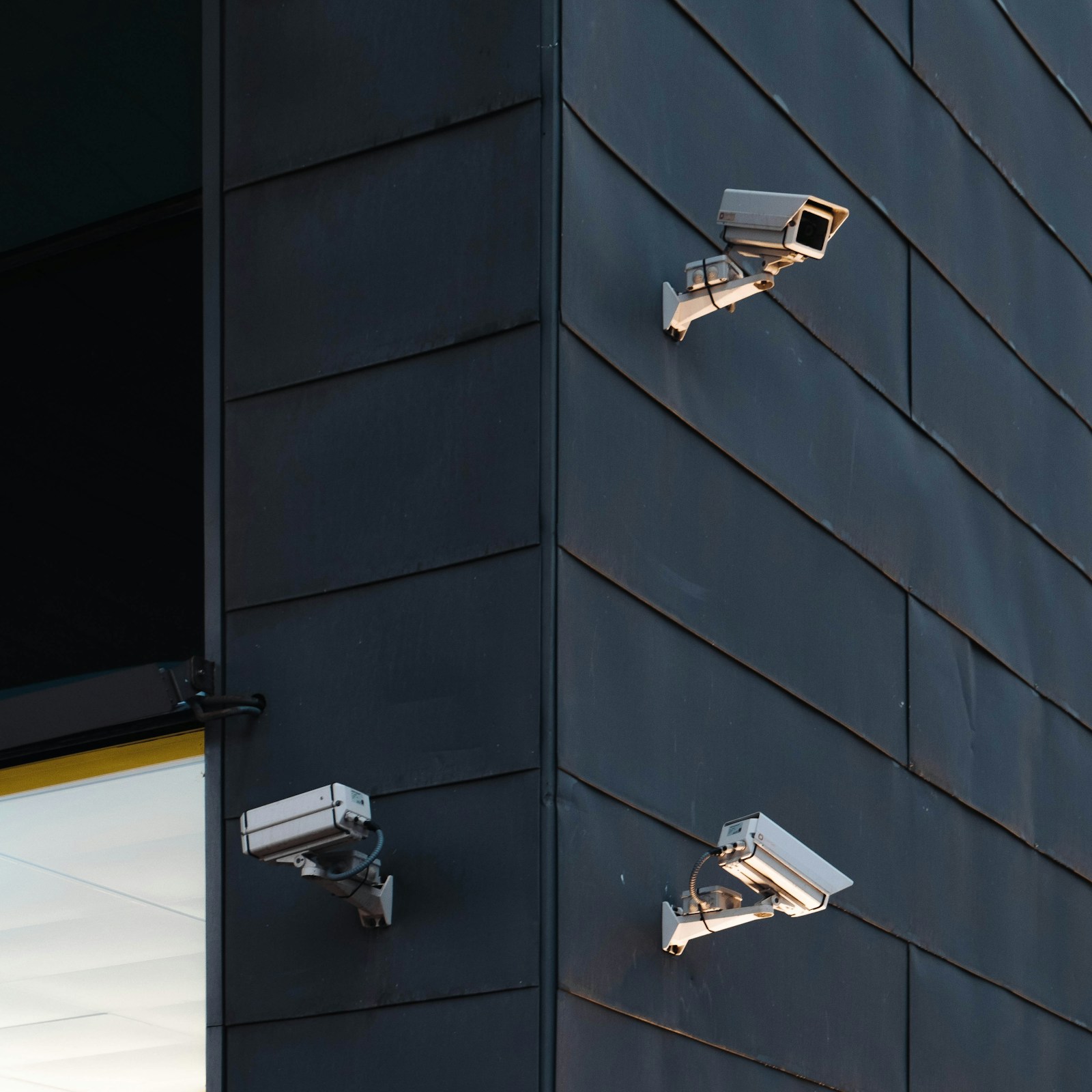 Surveillance cameras covering an entrance — stock photograph